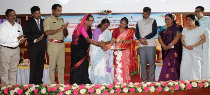 ಮಹಿಳೆ ಕಾನೂನು ಅರಿವು image