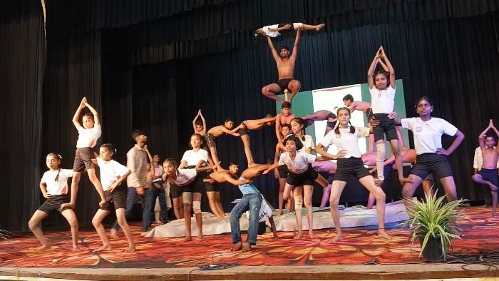 ಕಾಯಕಯೋಗಿ ಗ್ರಾಮೀಣ ಶಿಕ್ಷಣ ಸಂಸ್ಥೆ ಮಕ್ಕಳಿಂದ ಯೋಗ, ಮಲ್ಲಗಂಬ ಪ್ರದರ್ಶನ